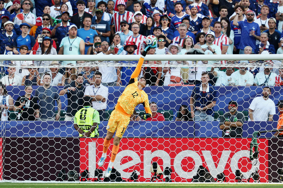 Gill fue clave en la porter&iacute;a de Paraguay durante su paso por el Mundial 2026. (Foto: AFP)