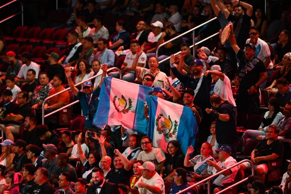 Los guatemaltecos que residen en Estados Unidos llegaron para apoyar al petenero. (Foto: Pedro Pablo Mijangos)