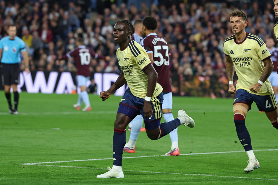 Saka apareci&oacute; en el momento justo para darle el triunfo al Arsenal. (Foto: AFP)&nbsp;