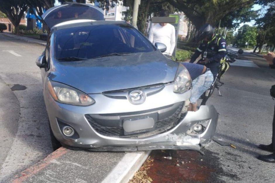 El conductor perdi&oacute; el control del volante y colision&oacute; con el arriate. (Foto: Am&iacute;lcar&nbsp;Montejo)