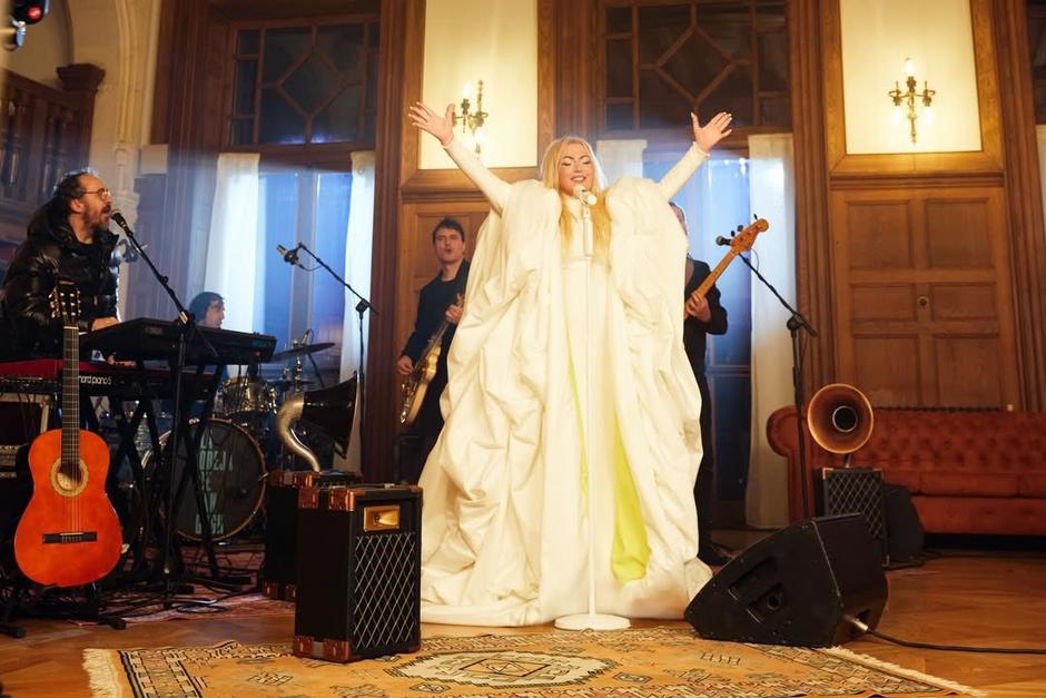 Amaia vuelve a poner su voz en un nuevo sencillo tras casi dos d&eacute;cadas fuera de la banda. (Foto: X)