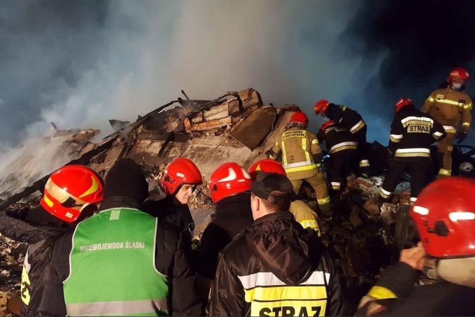 Los socorritas acudieron al lugar del siniestro. (Foto:&nbsp;@DeccanChronicle / Soy502)