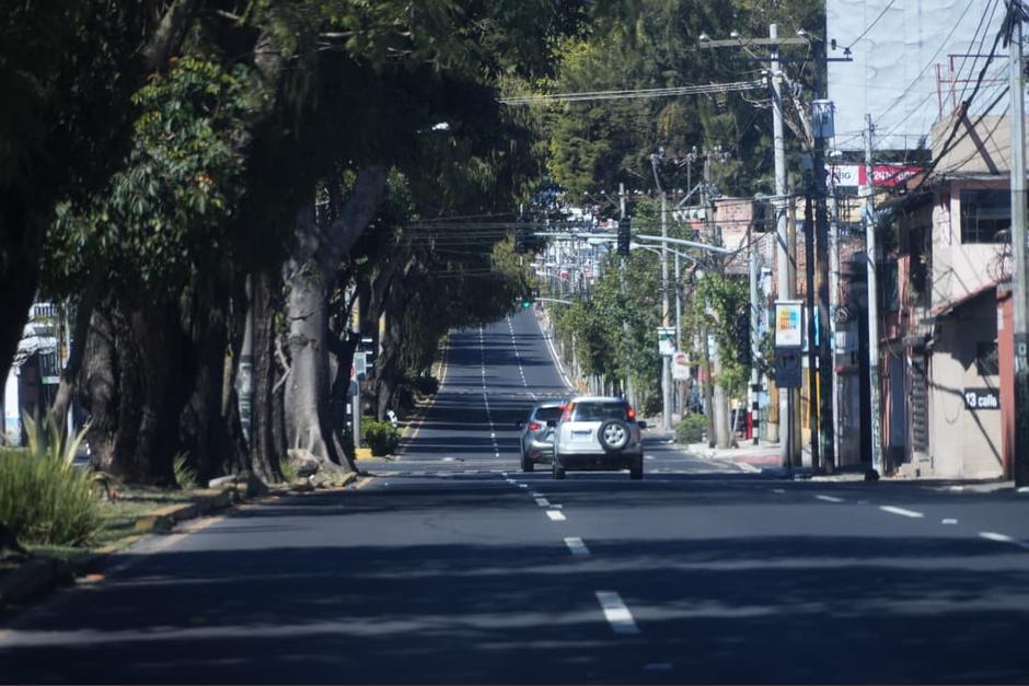 Pocos automovilistas transitan por las calles de la ciudad este 1 de enero. (Foto: Wilder L&oacute;pez/Soy502)