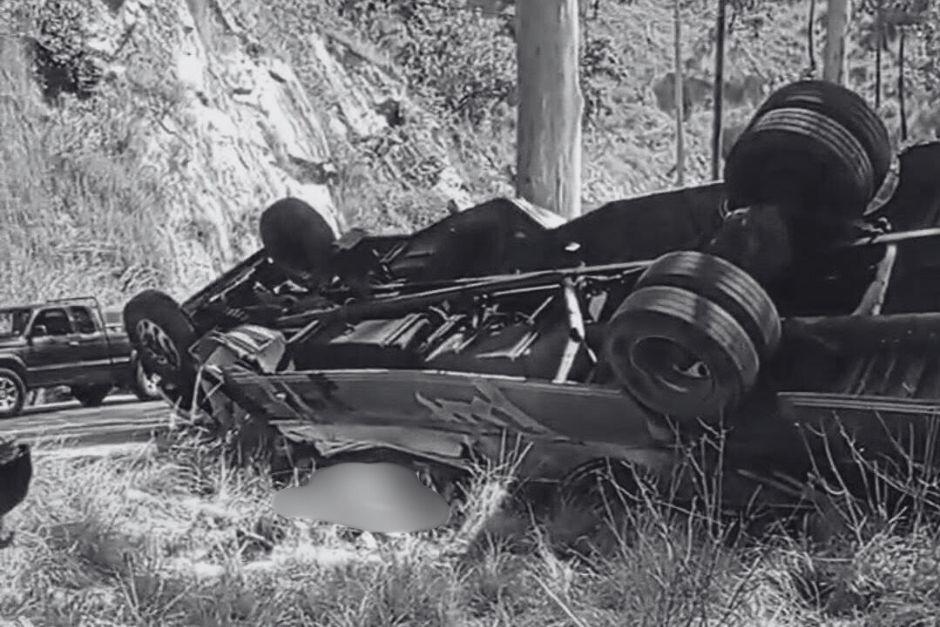 Es bus extraurbano se qued&oacute; sin frenos y termin&oacute; volcado. (Foto: redes sociales)
