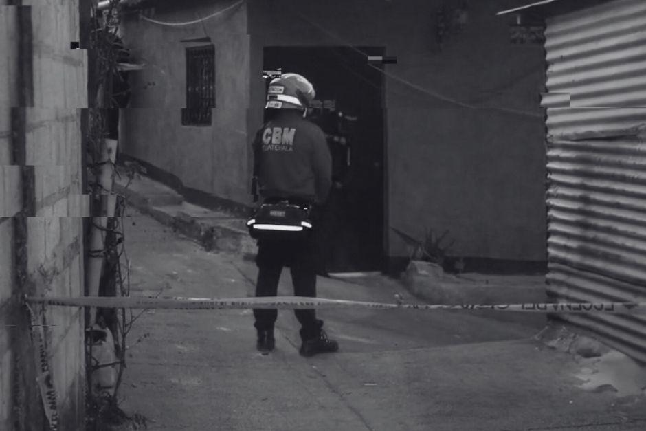 La v&iacute;ctima se encontraba en la v&iacute;a p&uacute;blica de la zona 21 capitalina. (Foto: Bomberos Municipales)