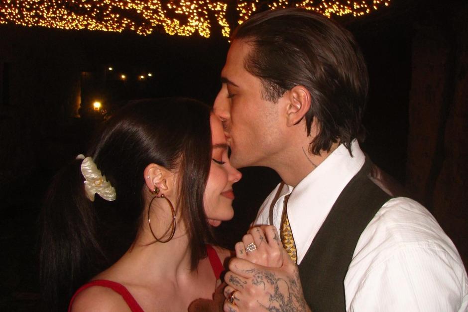 La pareja celebra su amor con un compromiso inesperado.&nbsp;(Foto: Instagram/Dove Cameron)