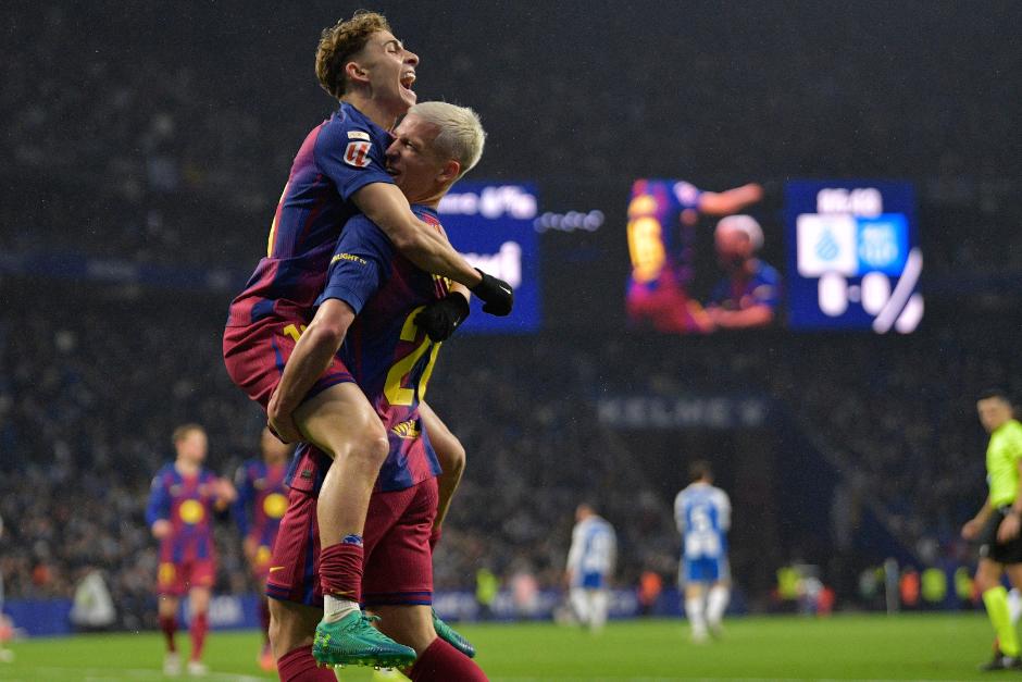 Ferm&iacute;n festeja, junto a Dani Olmo, el primer tanto azulgrana en el 2026, que abri&oacute; la puerta para la victoria. (Foto: AFP)