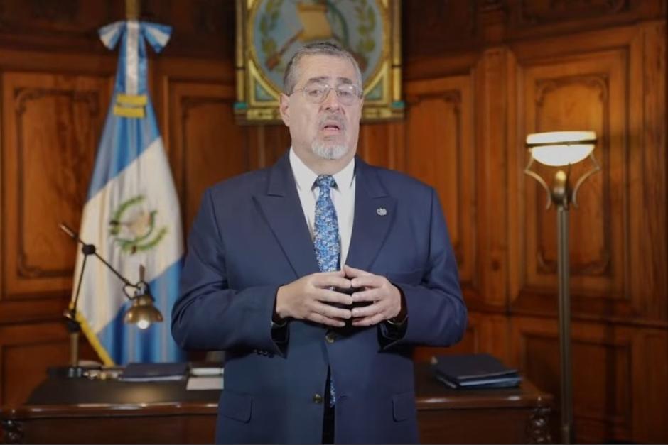 El mandatario se dirigi&oacute; a la poblaci&oacute;n en una cadena nacional. (Foto: YouTube / Soy502)