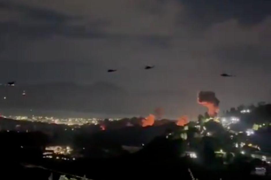 Varios helic&oacute;pteros con militares estadounidenses volaron sobre Caracas, Venezuela, por la captura de Nicol&aacute;s Maduro, la madrugada del pasado s&aacute;bado. (Foto: captura de video)