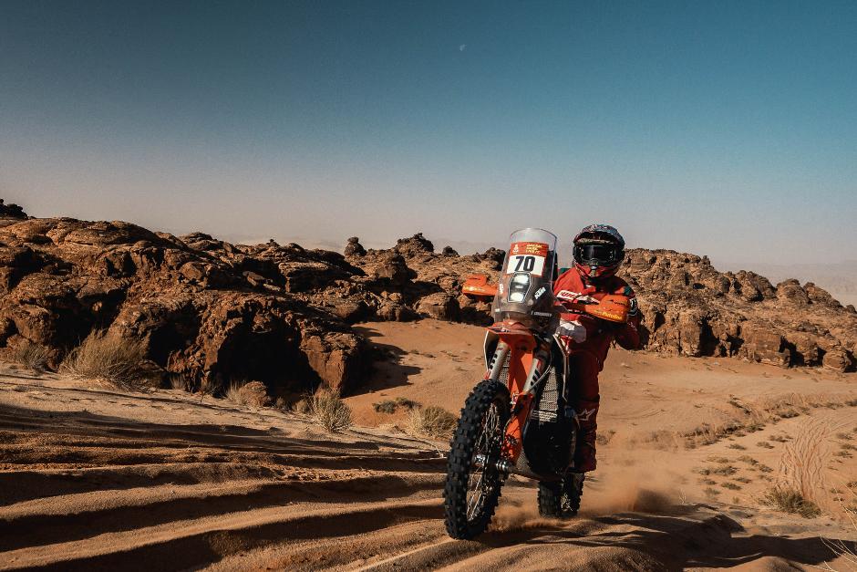 El guatemalteco Francisco Arredondo se enfrenta al desierto de Arabia Saudita. (Foto: Cortes&iacute;a)