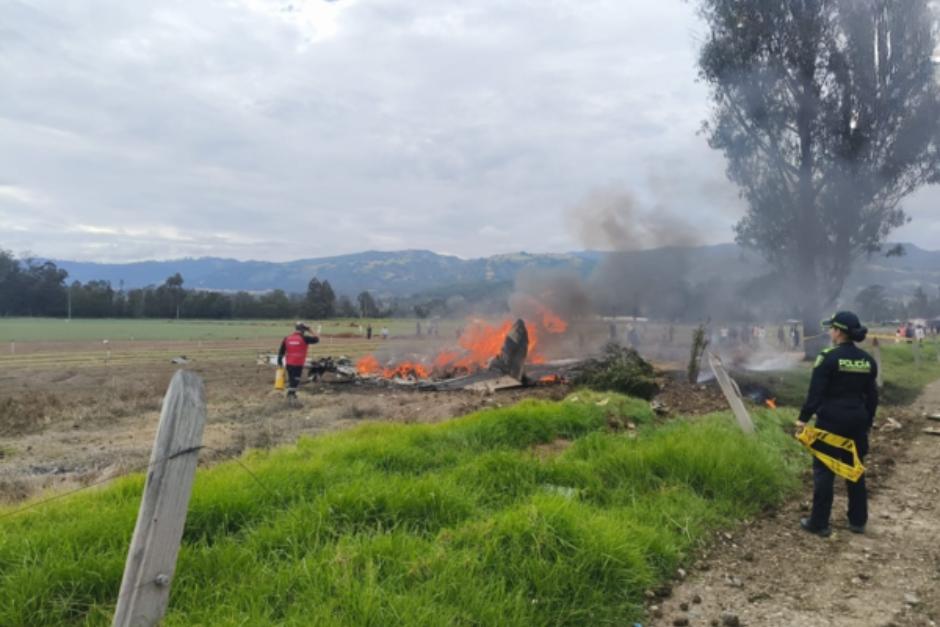 La aeronave privada se accident&oacute; poco despu&eacute;s de despegar. (Foto: v&iacute;a El Tiempo)