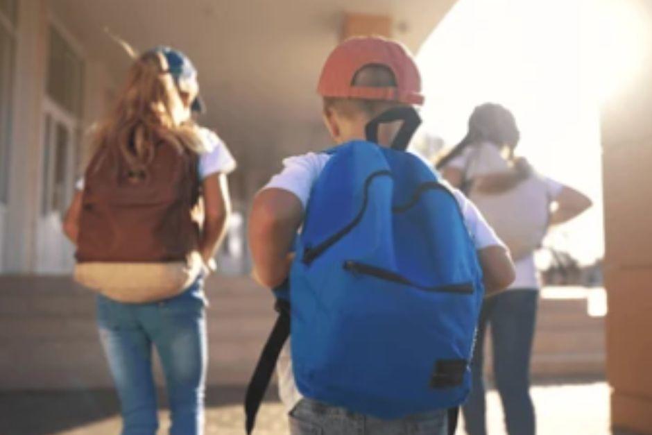 En Guatemala, cientos de ni&ntilde;os esperan el retorno a los centros educativos para este 2026. (Foto: Shutterstock)&nbsp;