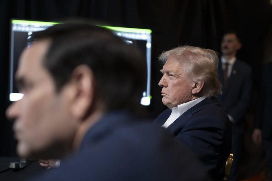 Donald Trump observando la operaci&oacute;n militar que permitir&iacute;a la captura de Nicol&aacute;s Maduro. (Foto: Casa Blanca)