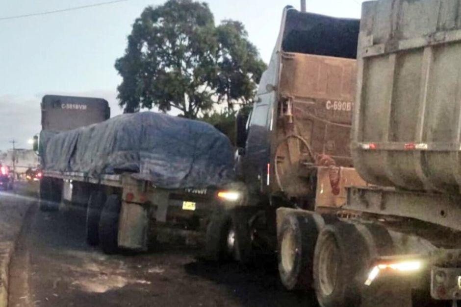 La&nbsp;Polic&iacute;a Municipal de Tr&aacute;nsito, de Villa Nueva, coordina el tr&aacute;nsito de la v&iacute;a. (Foto: PMT, Villa Nueva)