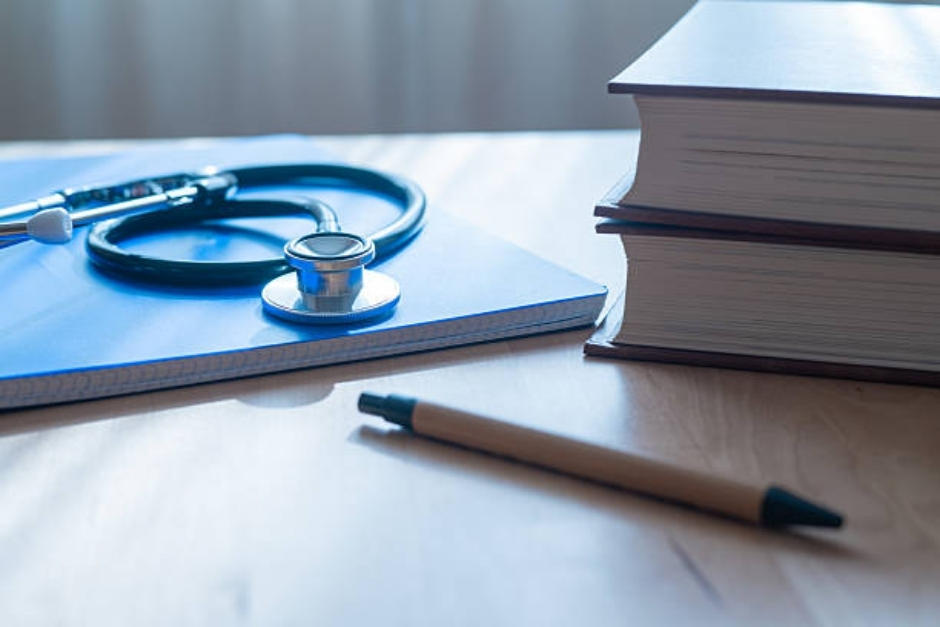 La falta de definici&oacute;n presupuestaria y retrasos administrativos mantienen incertidumbre las becas para epesistas. (Foto ilustrativa: Istock)