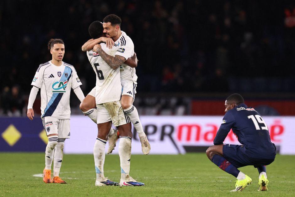 El Par&iacute;s FC celebr&oacute; la victoria en el derbi ante el eterno rival y avanz&oacute; a los octavos de final de la Copa francesa. (Foto: AFP)