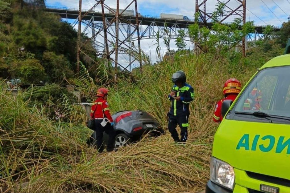 Los tripulantes lograron ser rescatados y asistidos en el lugar. (Foto: Bomberos Municipales)