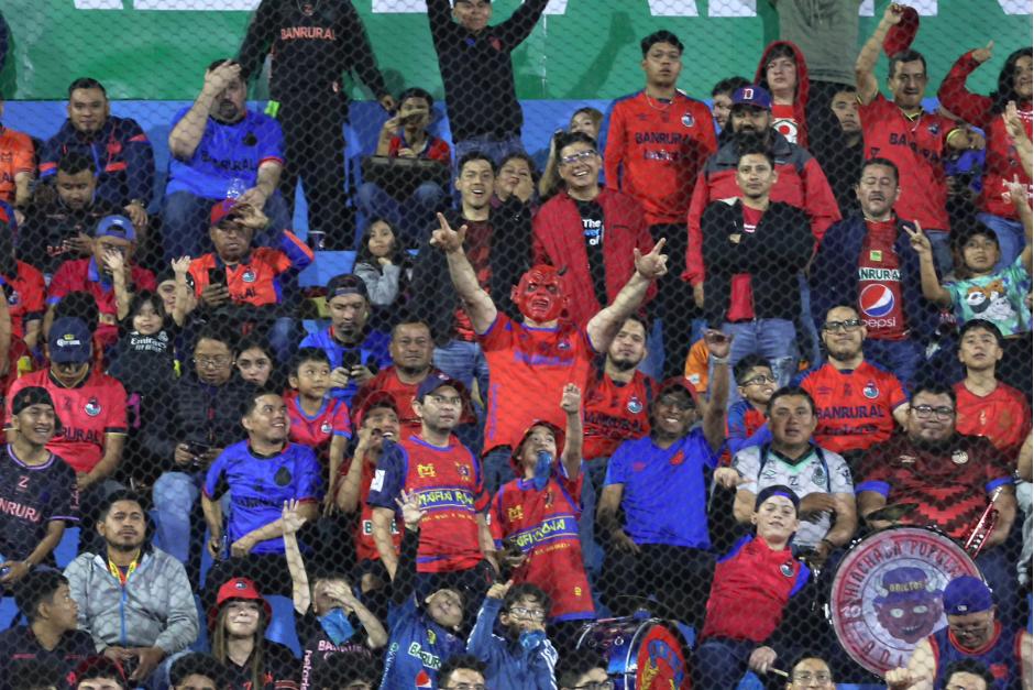 Los rojos contaron con el apoyo incondicional de su gente, pero no lograron conquistar la 33. (Foto: Municipal)