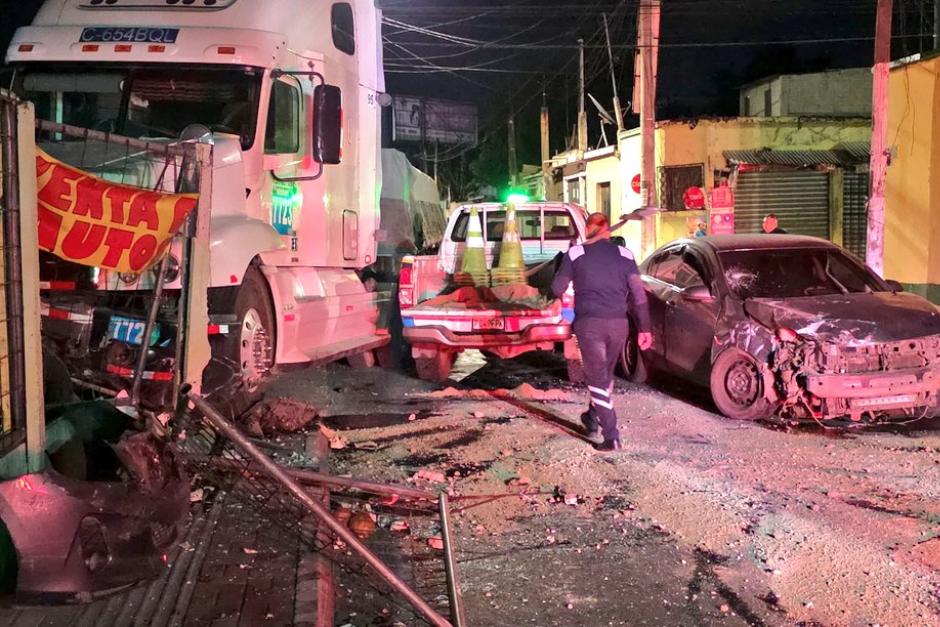 La colisi&oacute;n mantuvo el paso completamente cerrado por algunas horas. (Foto: Redes Sociales)