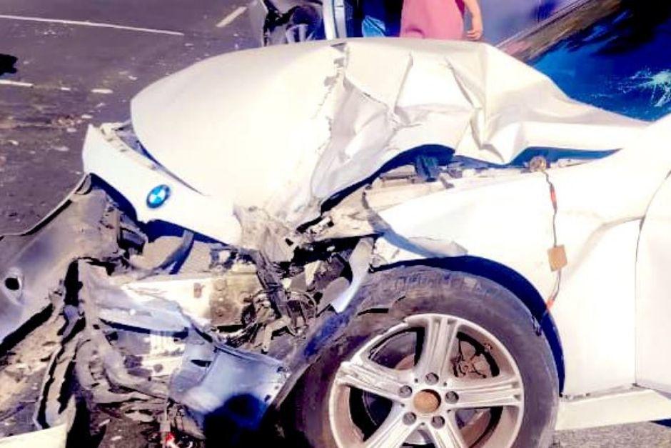 Los veh&iacute;culos involucrados&nbsp;derramaron l&iacute;quidos, en el bulevar La Monta&ntilde;a, zona 16. (Foto: Am&iacute;lcar Montejo)