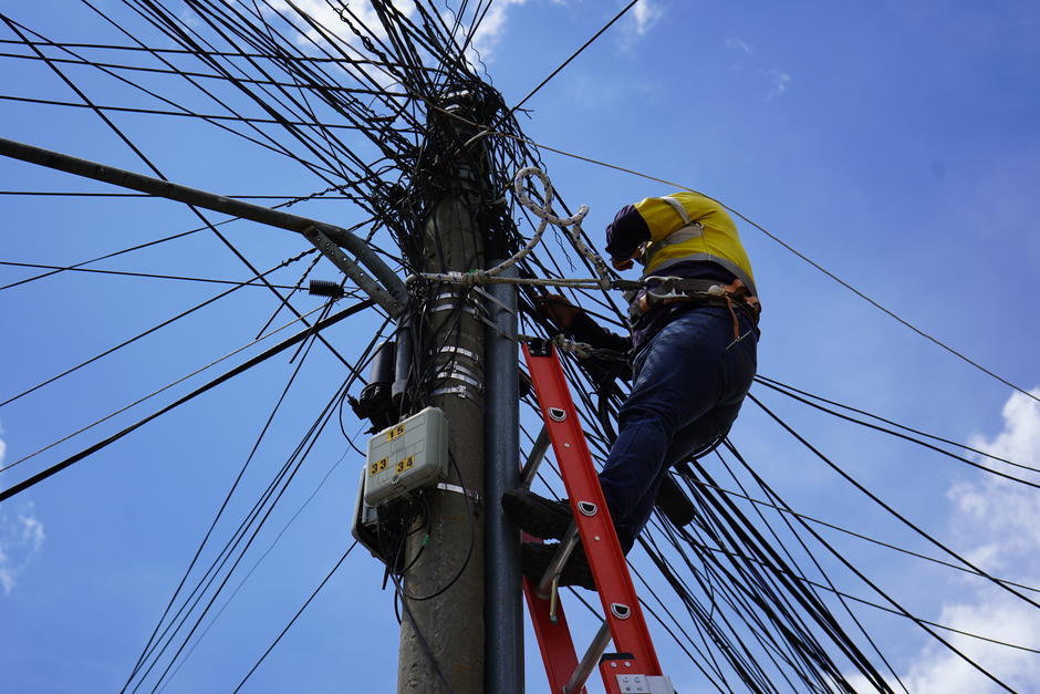 La iniciativa de ley busca regular el retiro del cableado a&eacute;reo en desuso o en mal estado en zonas urbanas. (Foto: Archivo/Soy502)