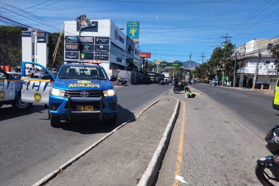 La transitada calzada se encuentra bloqueada totalmente. (Foto: Municipalidad de Mixco)