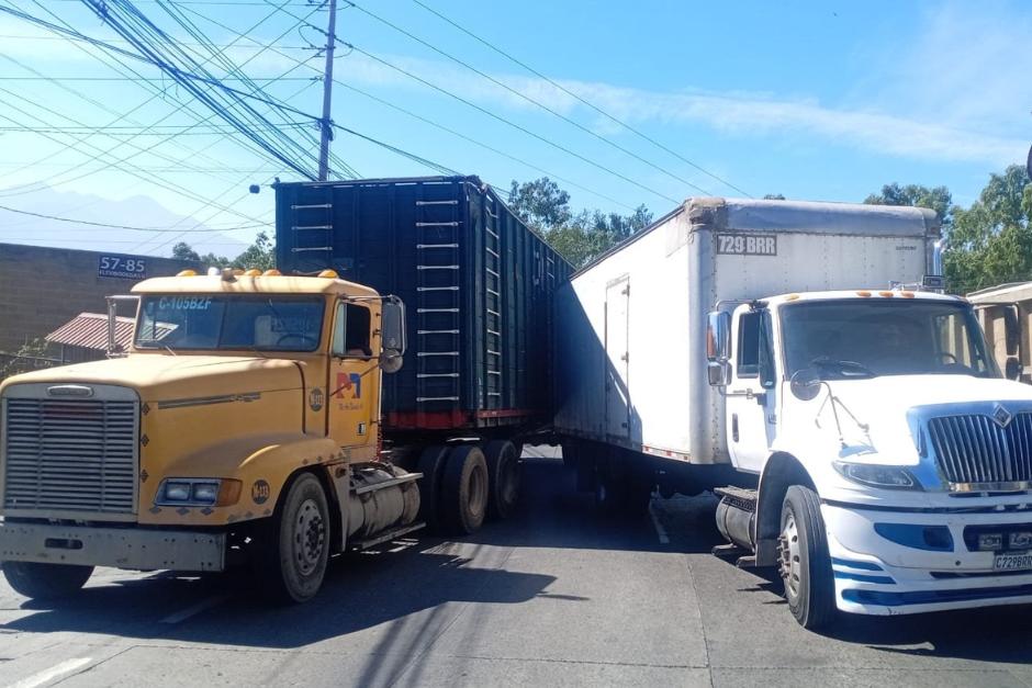 Dos de cuatro carriles est&aacute;n obstaculizados. (Foto: PMT Villa Nueva)