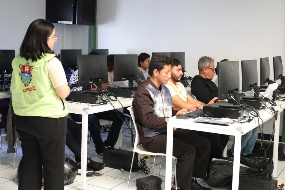 Los programas acercan el conocimiento tecnol&oacute;gico a los vecinos. (Foto: Cortes&iacute;a Municipalidad de Guatemala)