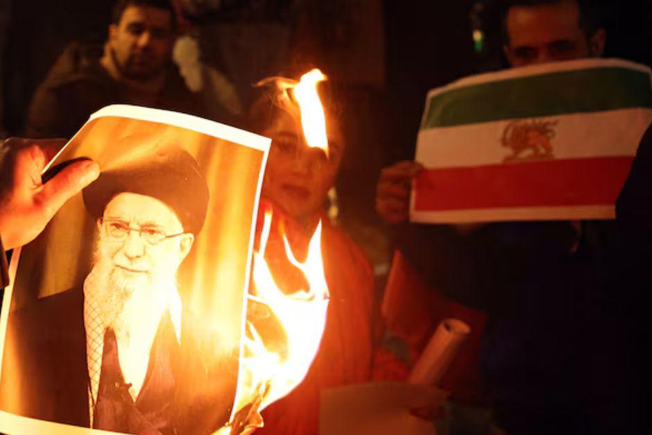 Los movimientos masivos, desde el 28 de diciembre de 2025, en m&aacute;s de 32 provincias de Ir&aacute;n fueron originados por el descontento social y la crisis econ&oacute;mica que viven. (Foto: Infobae)