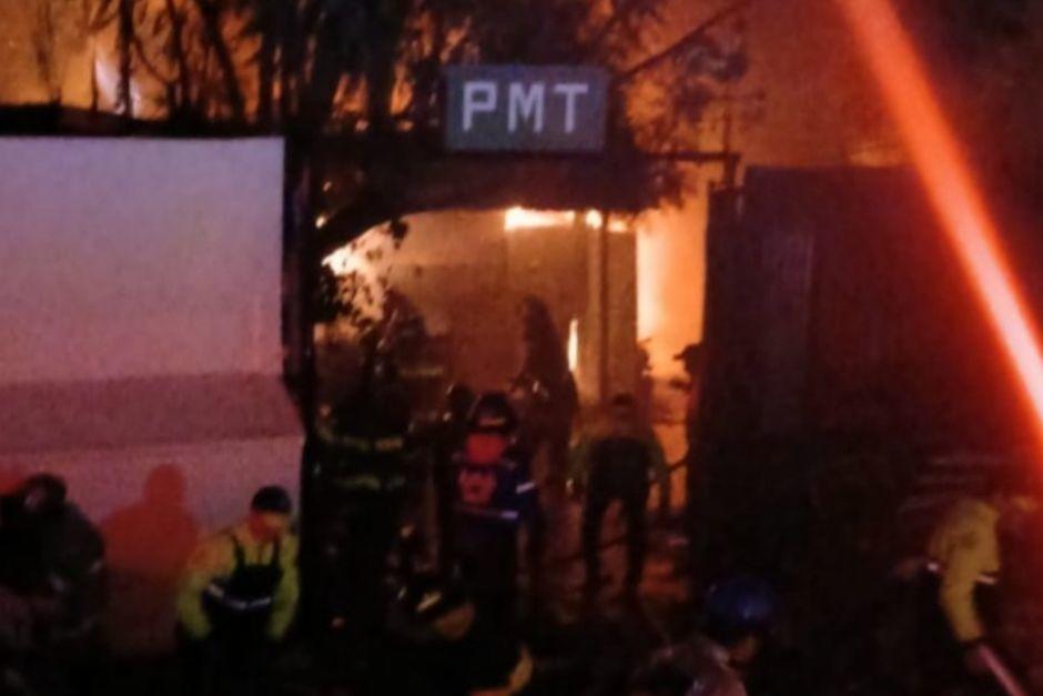 Este incendio de gran magnitud est&aacute; bajo investigaci&oacute;n por las autoridades. (Foto: Bomberos Municipales Departamentales)&nbsp;