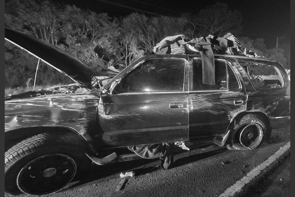Cuerpos de socorro rescataron a los pasajeros que quedaron atrapados luego del impacto. (Foto: Bomberos Voluntarios)