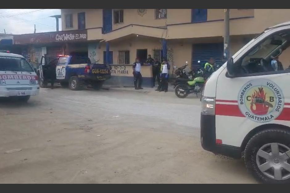 Graban el momento en que atacan a la PNC en San Pedro Ayampuc. (Foto: Bomberos Voluntarios)