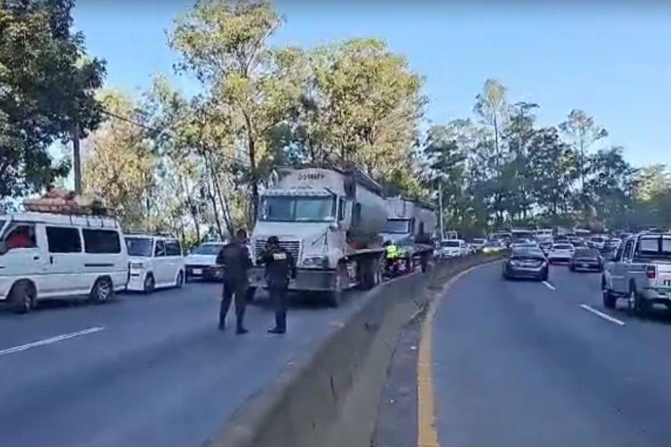 Cierran paso en ruta Villalobos con direcci&oacute;n a Ciudad de Guatemala. (Foto: captura de video)