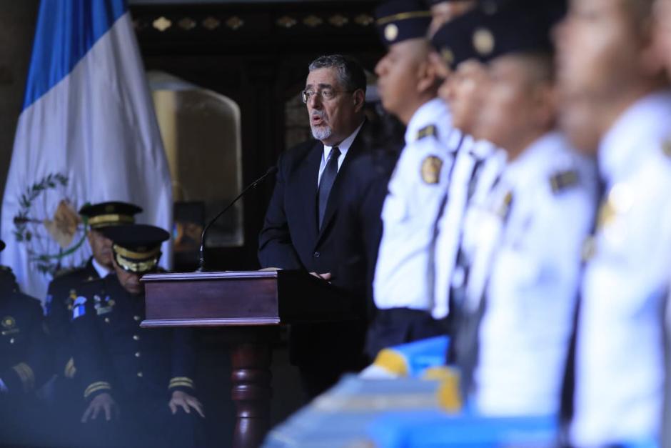 En redes sociales, el presidente Bernardo Ar&eacute;valo asegur&oacute; que el MP resolvi&oacute; proteger a quienes asesinaron a los agentes de la PNC. (Foto: Mingob/Soy502)&nbsp;