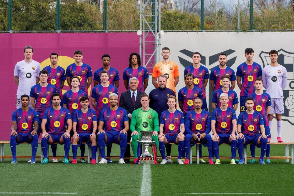 Con sus principales figuras, el Barsa se hizo la foto de la temporada y pos&oacute; con el t&iacute;tulo de la Supercopa de Espa&ntilde;a. (Foto: FCB)