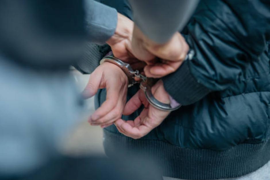 Agentes de la PNC logran capturar a dos presuntos responsables de la muerte de un hombre. (Foto Ilustrativa: iStock)