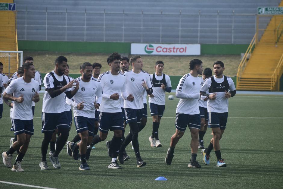 Los albos afrontan el desaf&iacute;o de no descender en el torneo Clausura 2025. (Foto: Archivo)