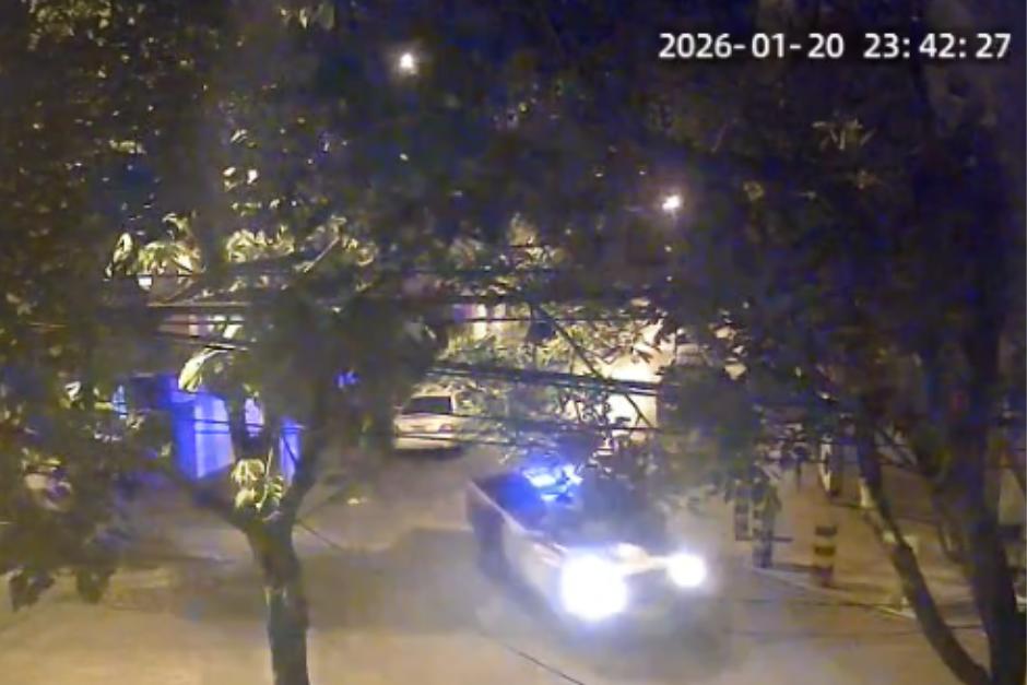 La persecuci&oacute;n qued&oacute; grabada en una c&aacute;mara de vigilancia de una vivienda del sector. (Foto: Captura de video/Soy502)