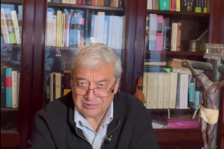 Méndez Vides recibi&oacute; el Premio Nacional de literatura 2025. (Foto: Redes Sociales)