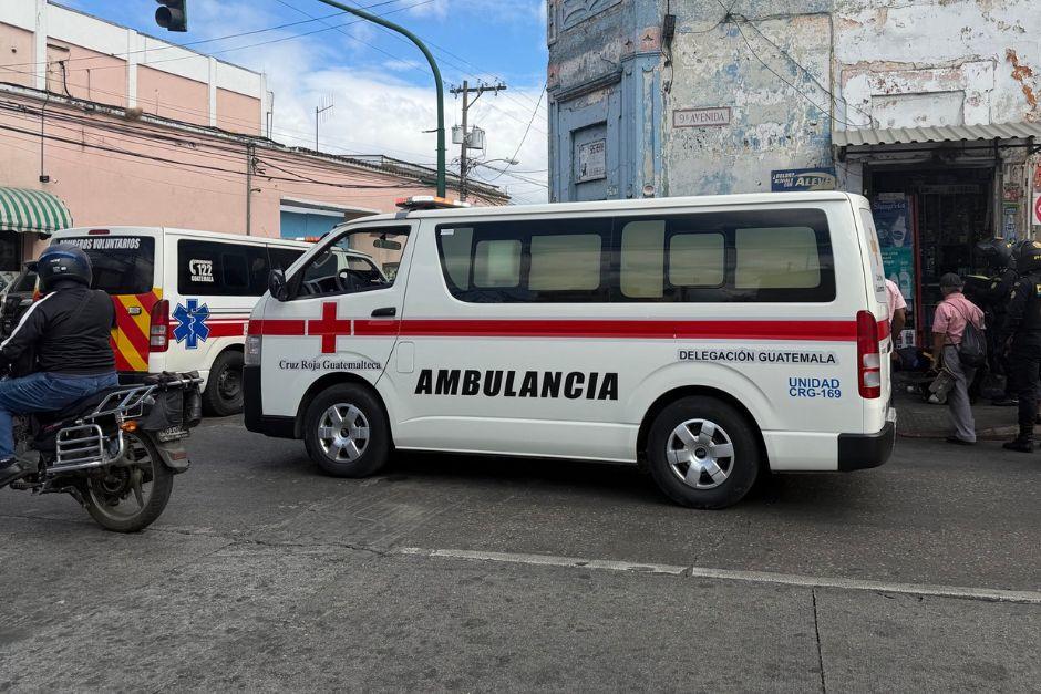Una persona result&oacute; gravemente herida ante m&uacute;ltiples golpes recibidos. (Foto: Cruz Roja Guatemalteca)