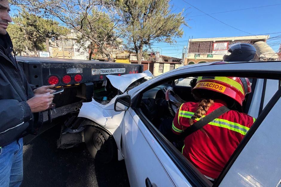 Una persona fue atendida por los socorristas, tras presentar crisis nerviosa. (Foto: Bomberos Municipales)