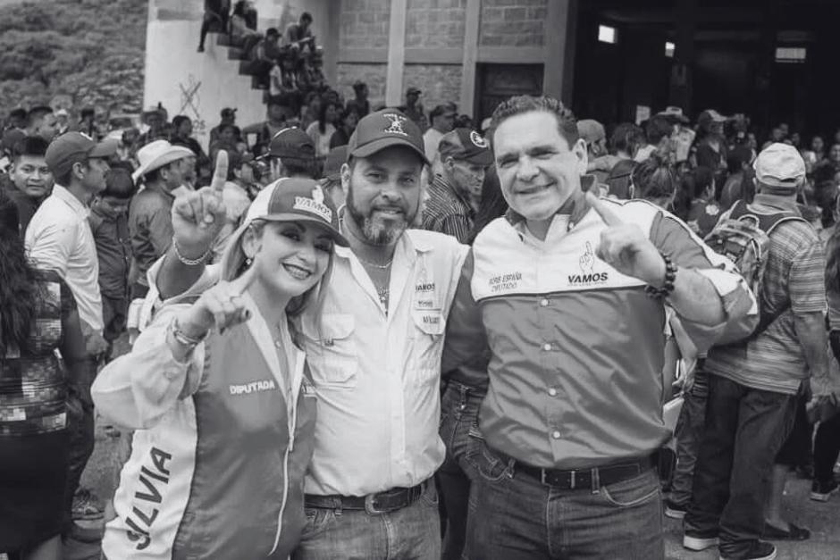 Anibal Ramos al centro, excandidato a alcalde por el partido Vamos, fue asesinado este 22 de enero. (Foto: Facebook)