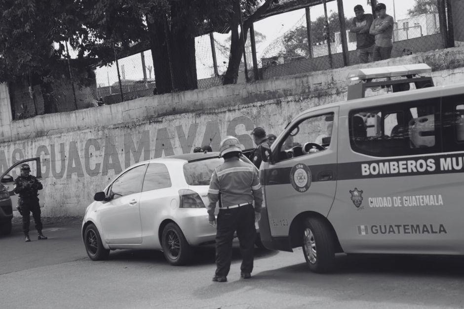 El incidente armado se suscit&oacute; sobre el bulevar Las Guacamayas, zona 4 de Mixco. (Foto: Bomberos Municipales)
