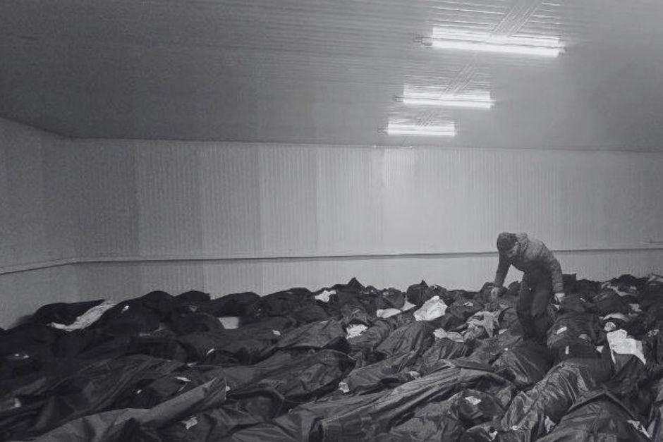 Familiares identifican a sus seres queridos entre cientos de restos humanos. (Foto: redes sociales)