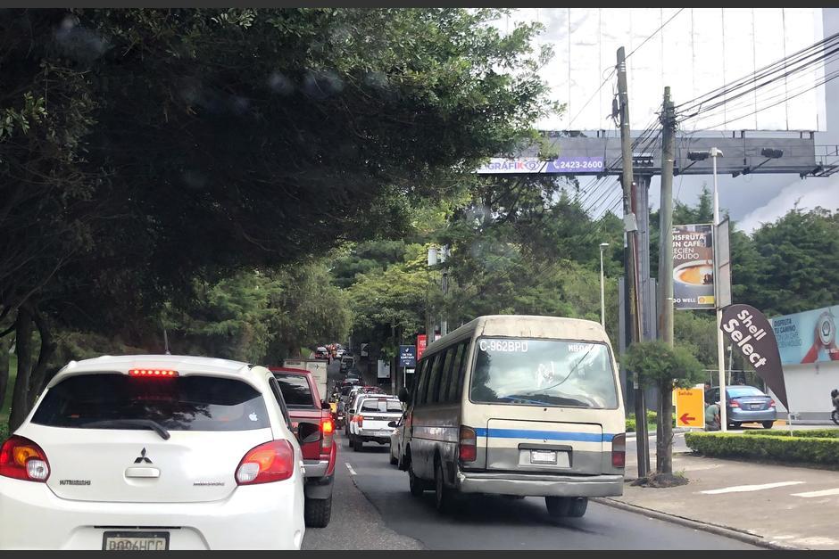 Las peligrosas maniobras que el conductor ejecutaba fueron en plena v&iacute;a. (Foto: archivo/Soy502)