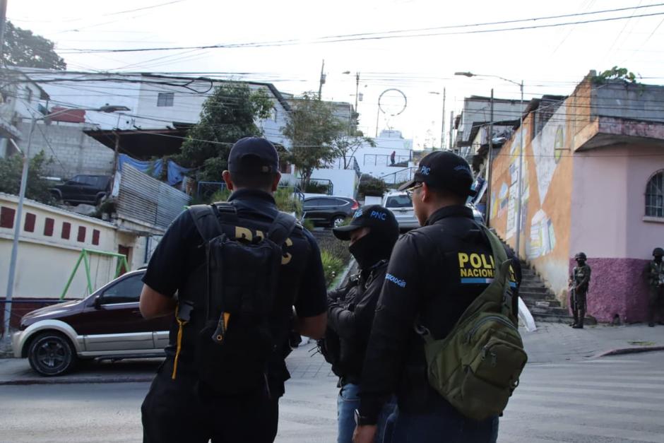 La PNC localiz&oacute; c&aacute;maras de vigilancia clandestinas en zona 18. (Foto: PNC)