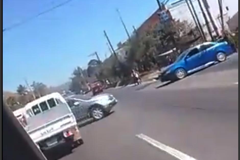 El percance vial se dio en la autopista que conduce a&nbsp;Pal&iacute;n, Escuintla. (Foto: captura de video)