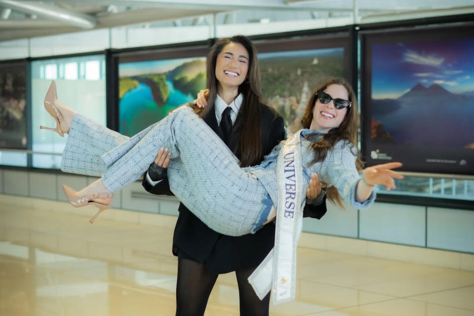 As&iacute; fue el recibimiento entre las reinas. (Foto: Roma Films)