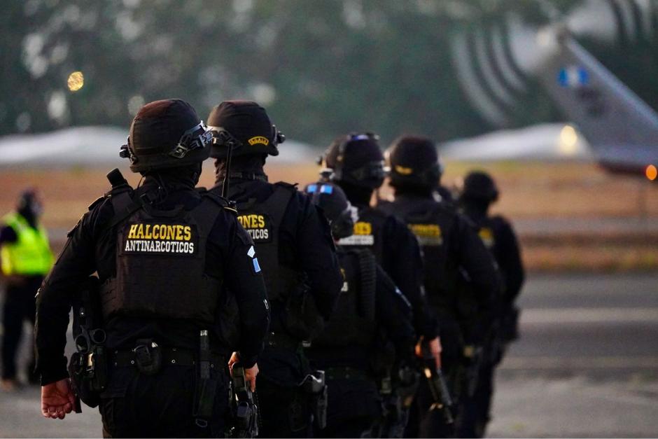 Se seguir&aacute;n analizando otros contenedores para evaluar si se encuentran m&aacute;s il&iacute;citos. (Foto: PNC)