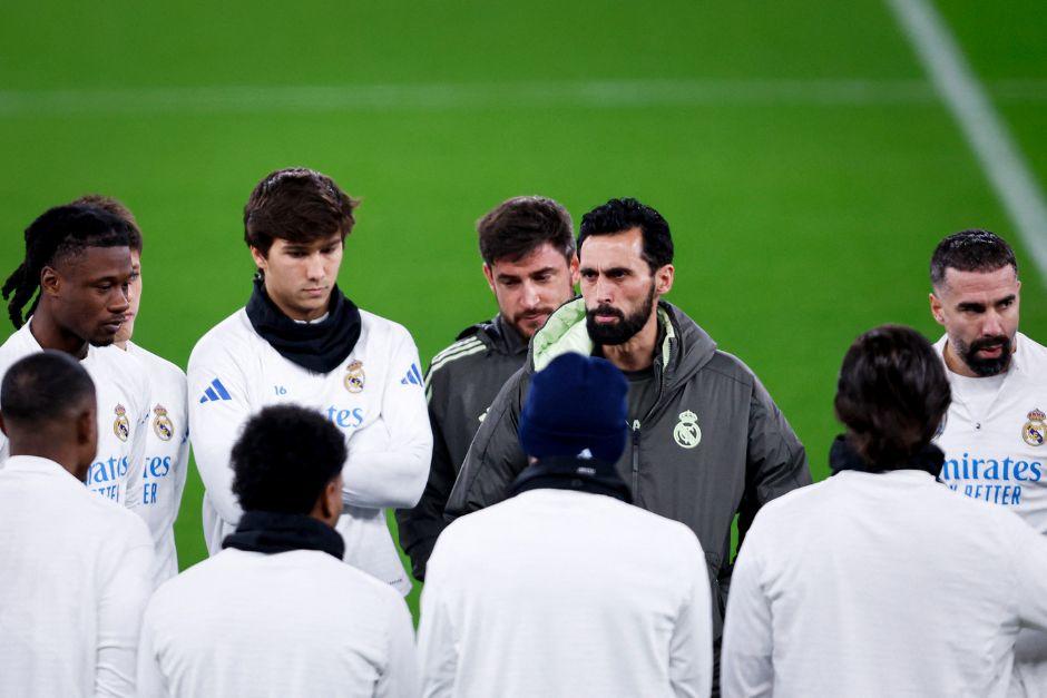El DT del Real dirigi&oacute; el entreno con la mirada puesta en el equipo que entrena una de las leyendas del club blanco. (Foto: AFP)
